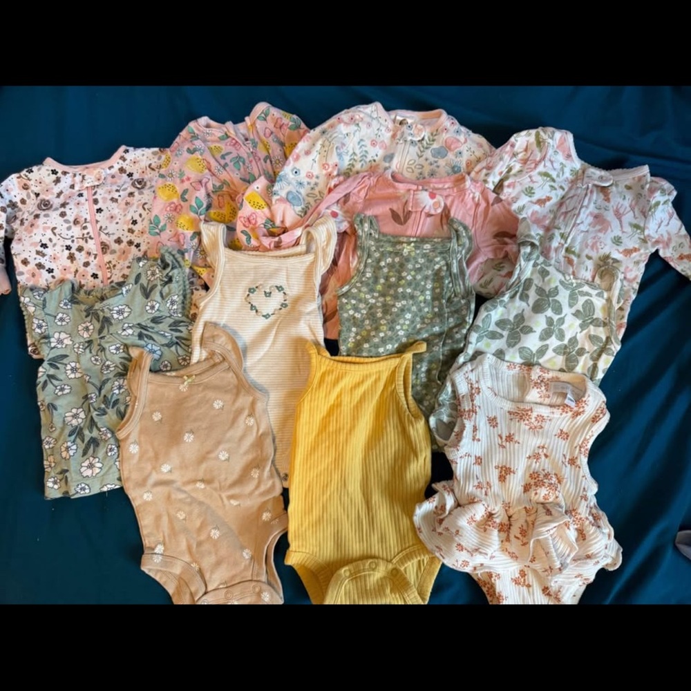 Floral and Solid Baby Onesies Set 0-3 months